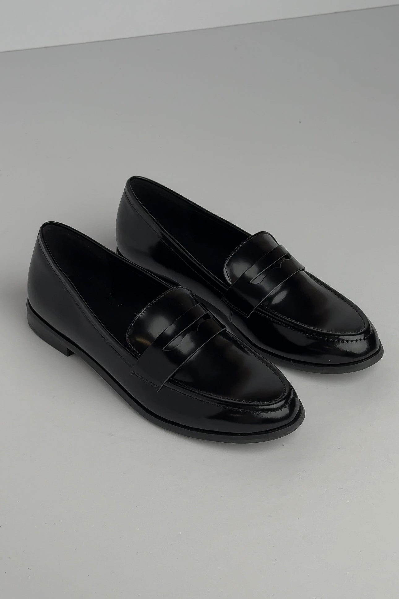 Vintage Noir Banana Republic Leather Penny Loafers, 7.5