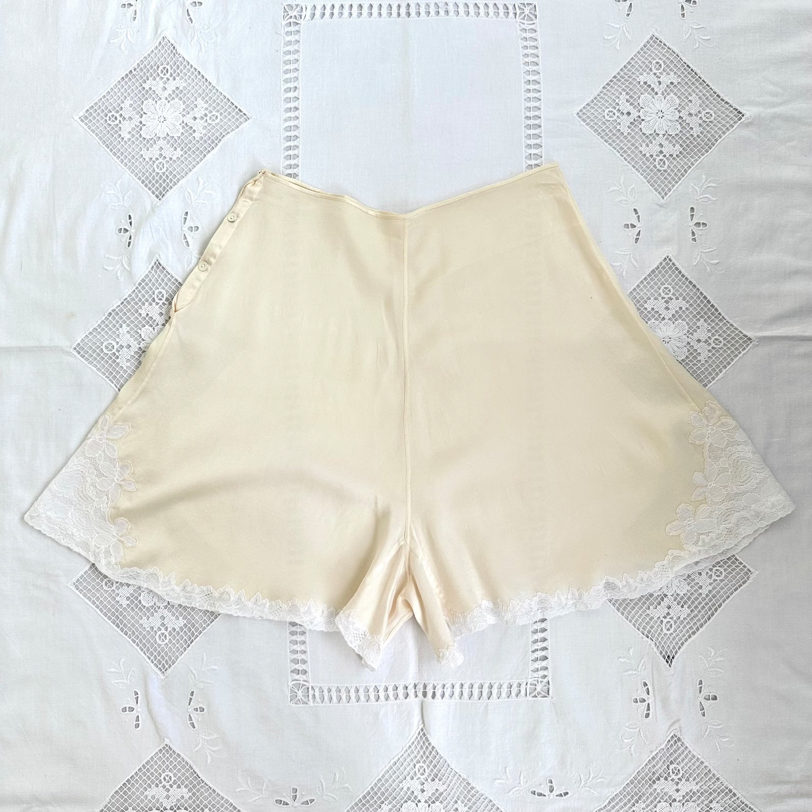 yellowish cream tint silk. white lace trim. high wasited. 