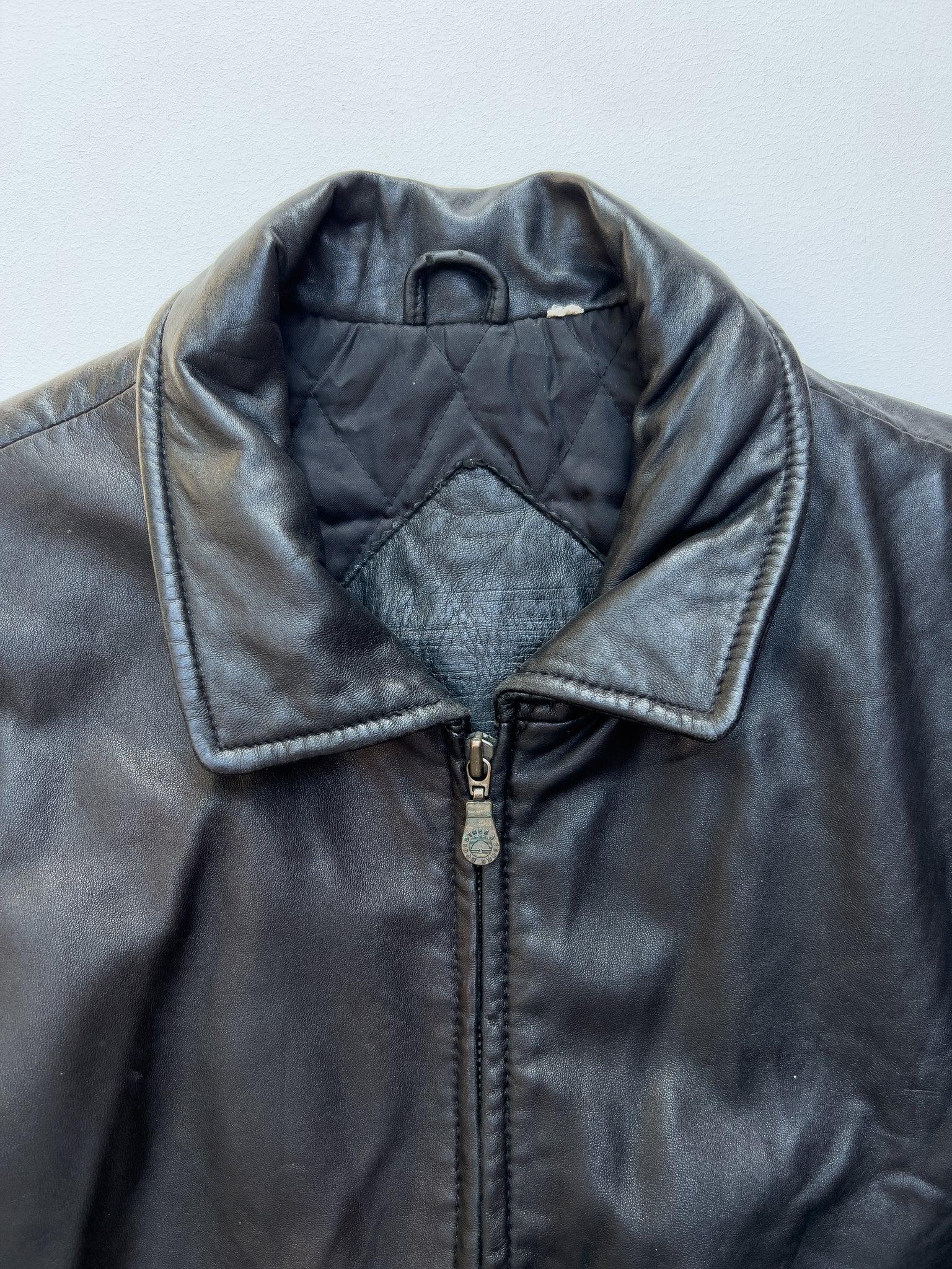 ROUNDTREE YORKE LEATHER BOMBER JACKET