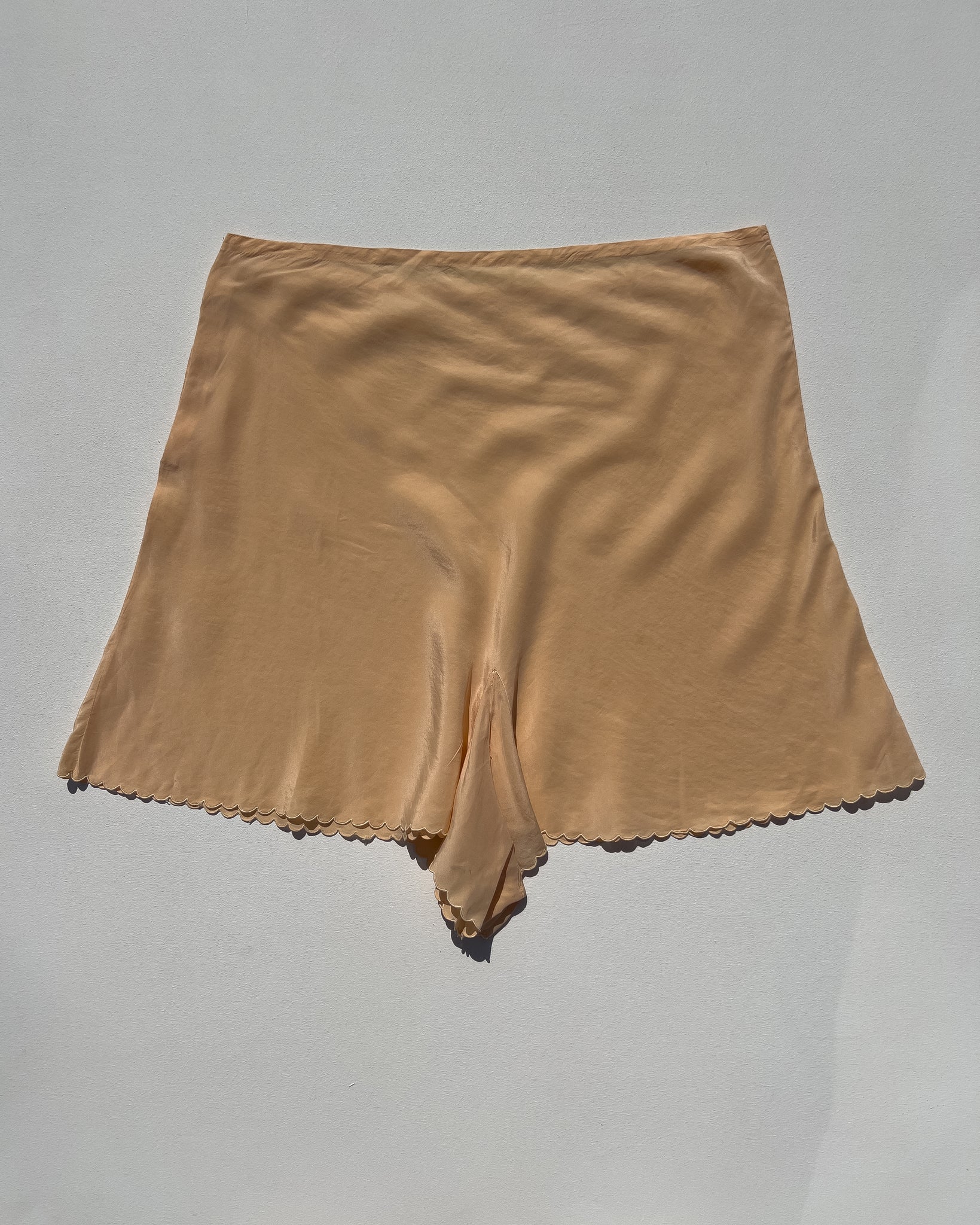 1930s SCALLOPED EDGE SILK TAP SHORTS