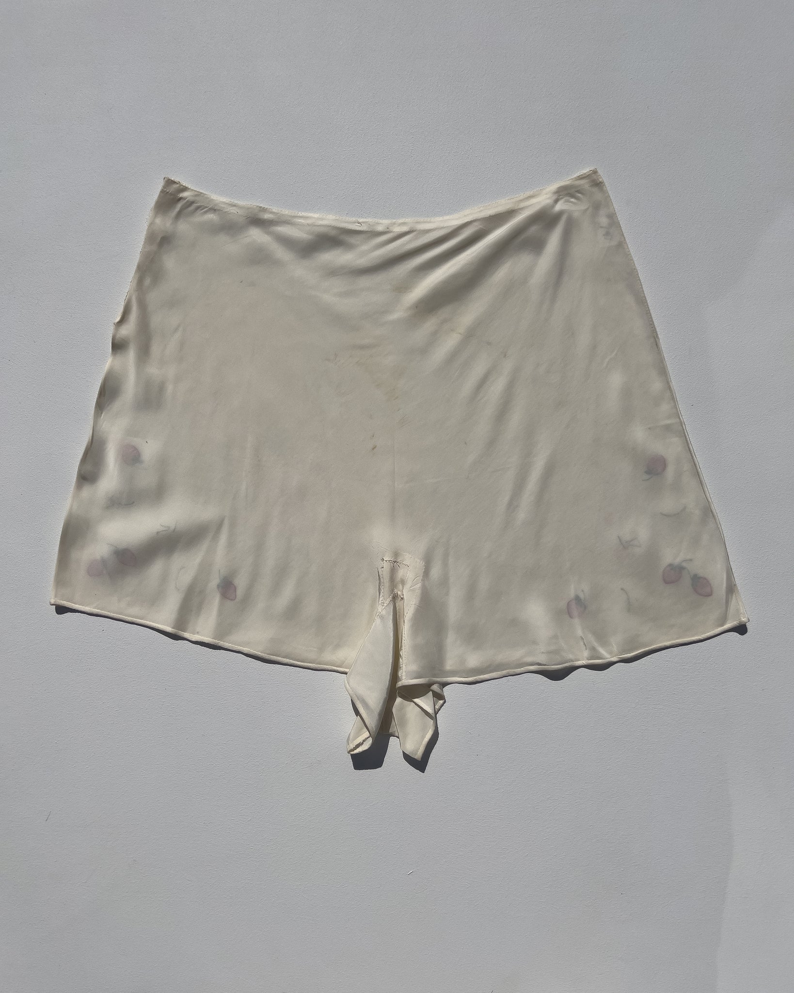 1930s SILK EMBROIDERED STRAWBERRY TAP SHORTS