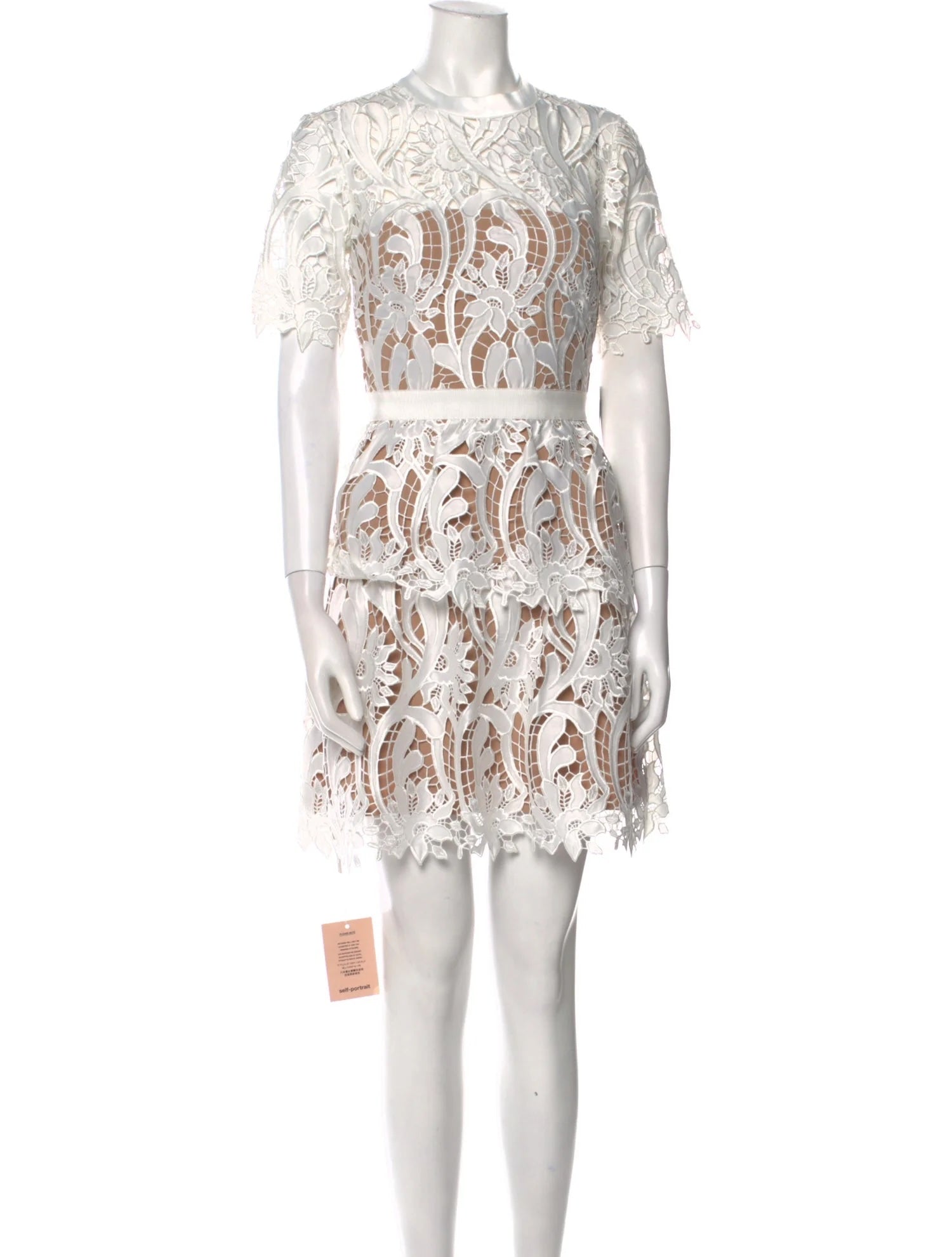 Self-Portrait A-Line Dress
White Lace Pattern
Lace Trim Embellishment
Short Sleeve with Crew Neck
Concealed Zip Closure at Back