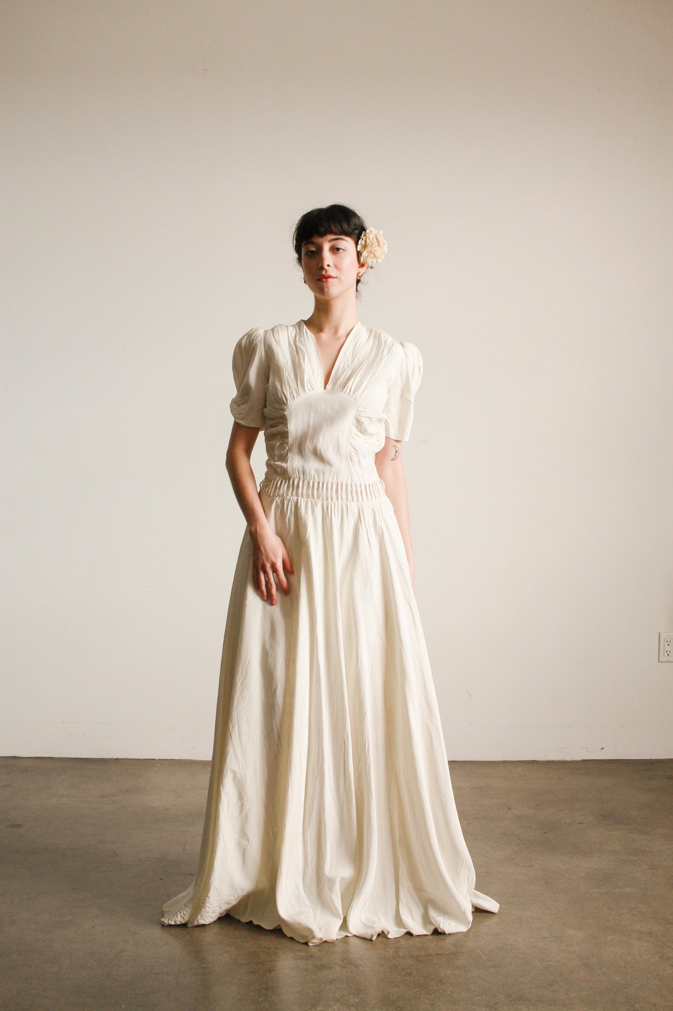 1940s White Taffeta Silk Puff Sleeve Gown