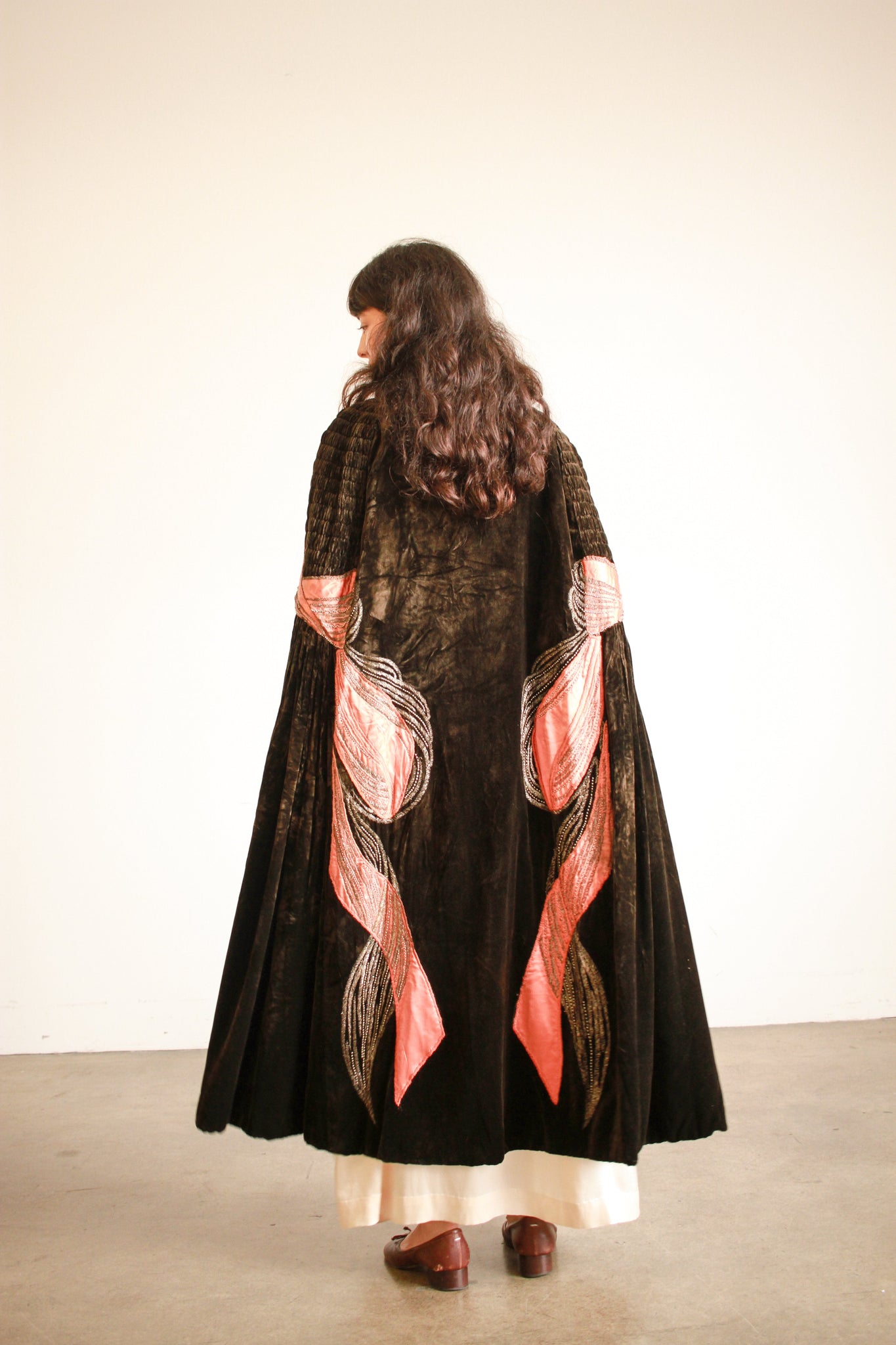 1920s Chocolate Brown Silk Velvet Lamé Ribbon Opera Cape