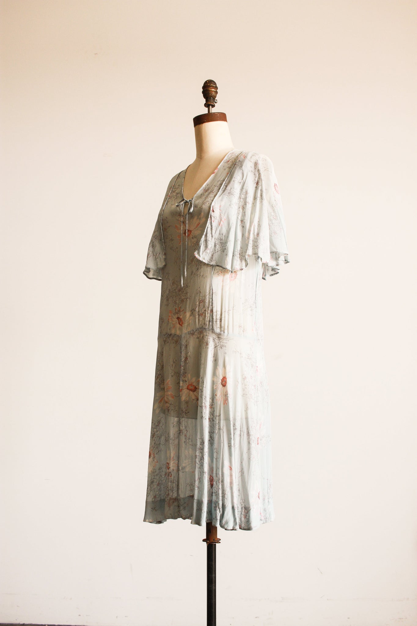 1920s Daisy Print Chiffon Capelet Dress