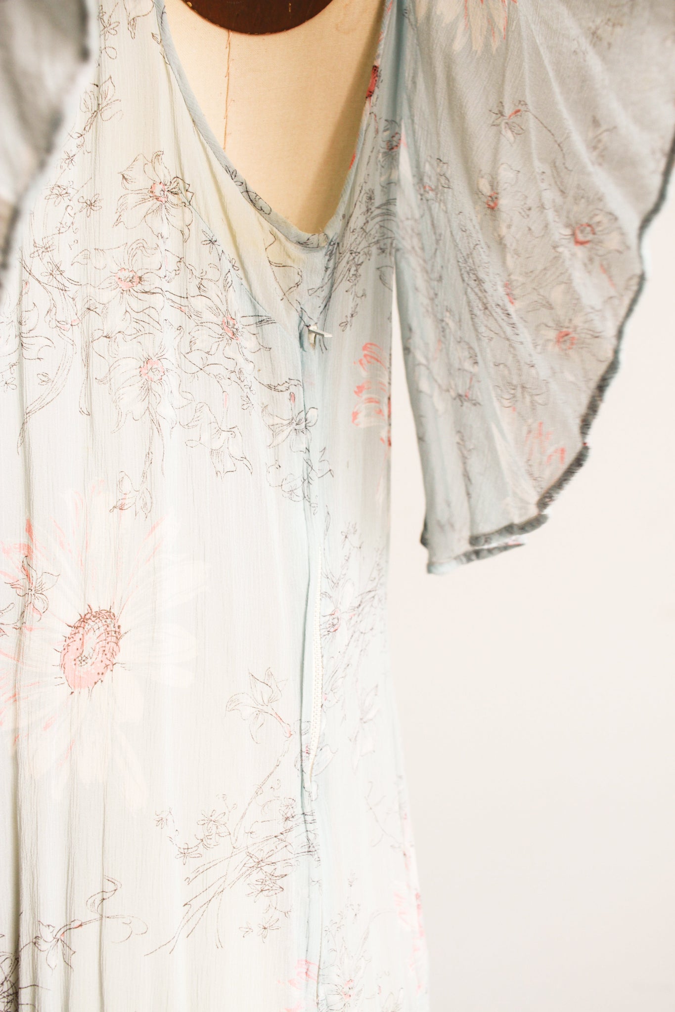 1920s Daisy Print Chiffon Capelet Dress