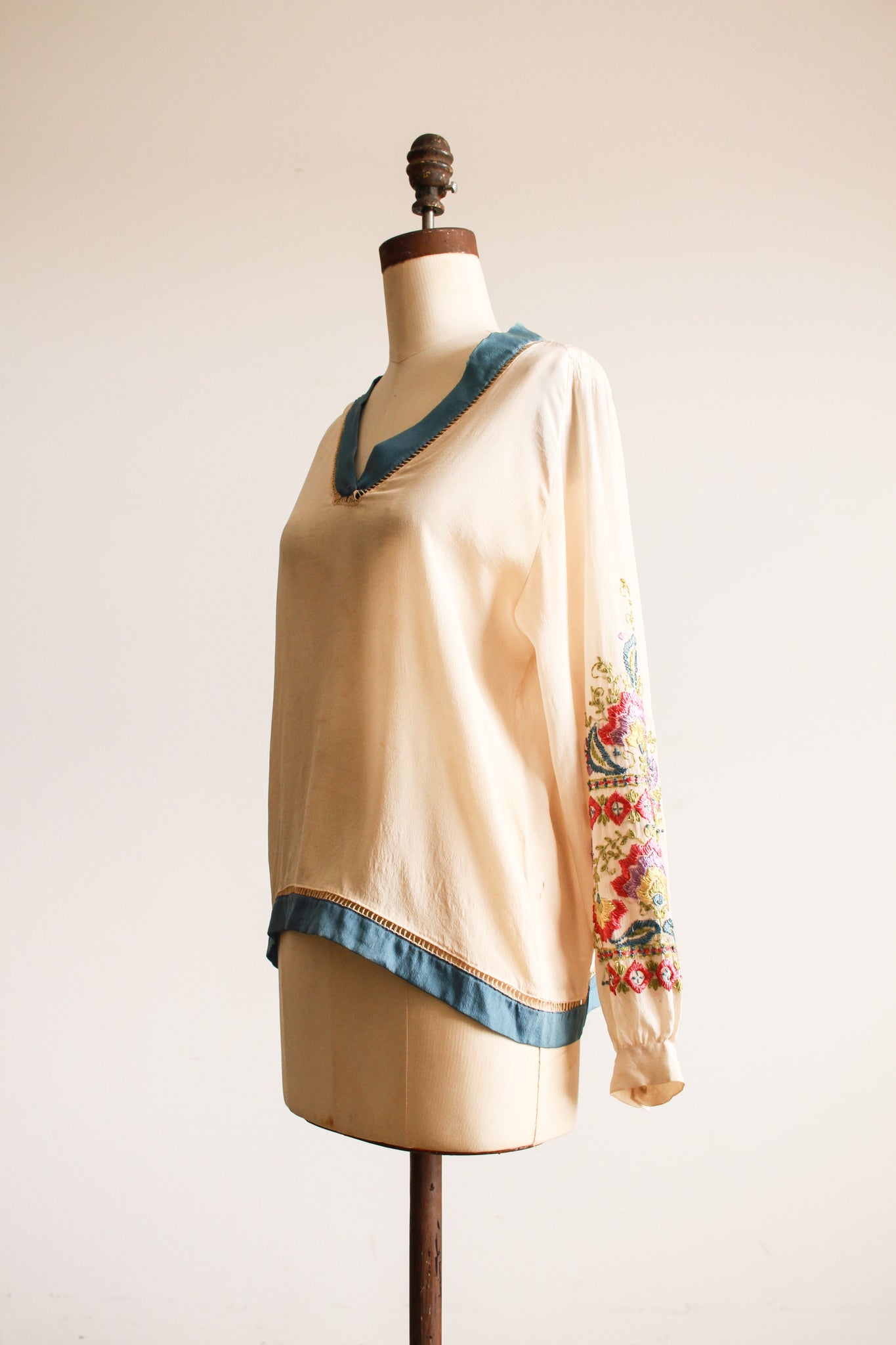 1920s Pongee Silk Embroidered Tunic