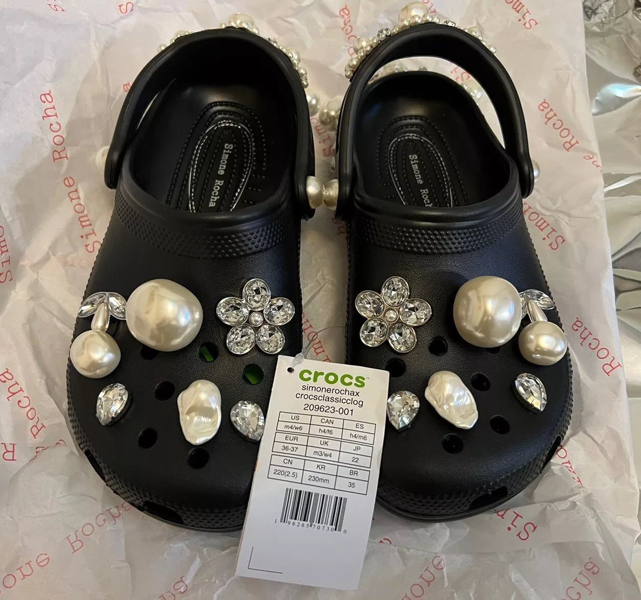 Balck crocs with pearl and diamond jibbits