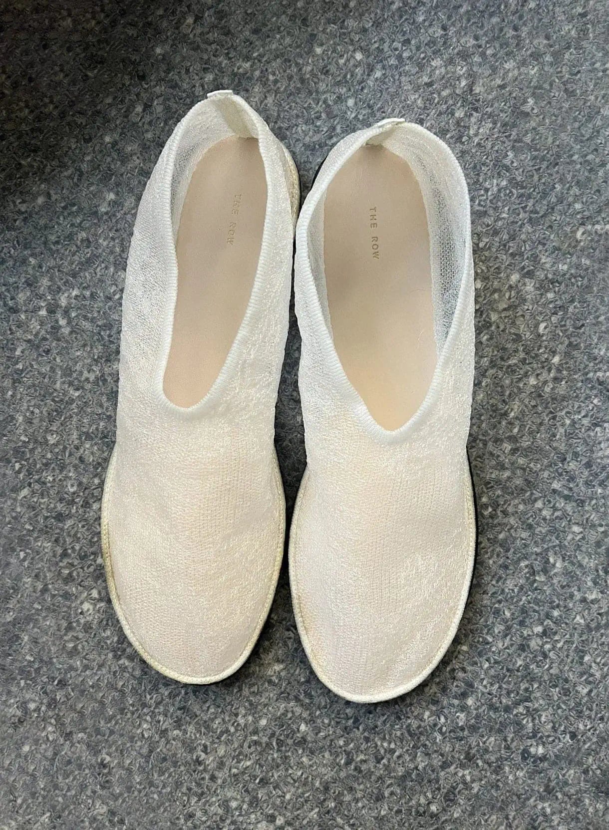MESH SLIPPERS 
SIZE 8